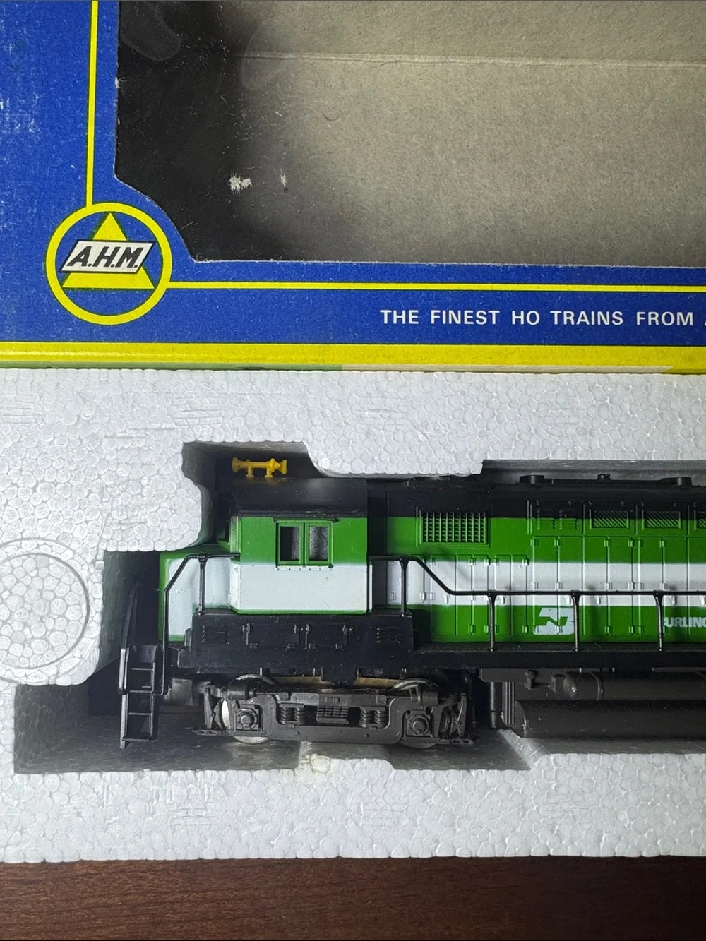 AHM Burlington Northern HO Scale Diesel Locomotive (New)